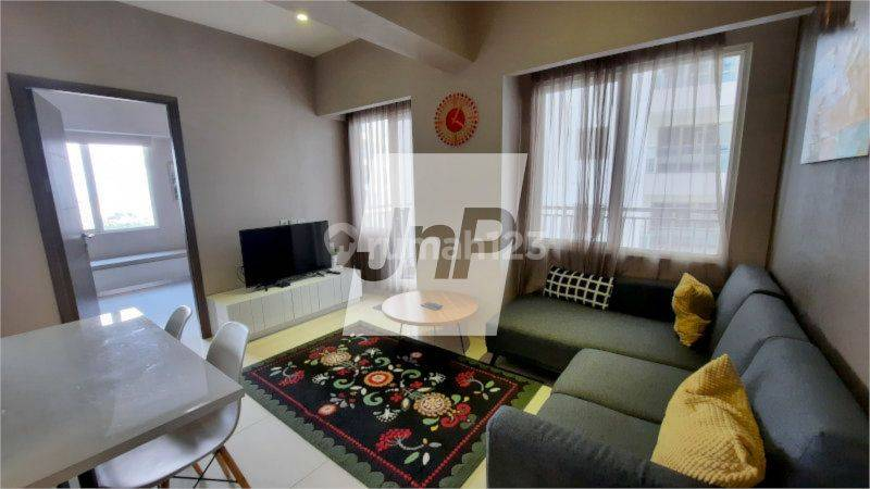 Furnished 2-Bed Apartment with Pool View