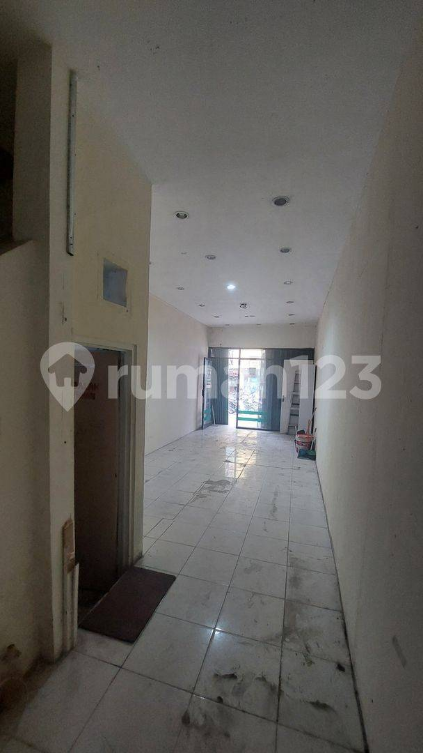 3-Story Townhouse with Commercial Potential