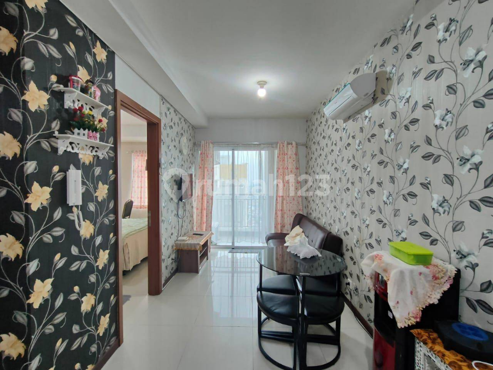 Modern Studio Apartment with Floral Design Interior