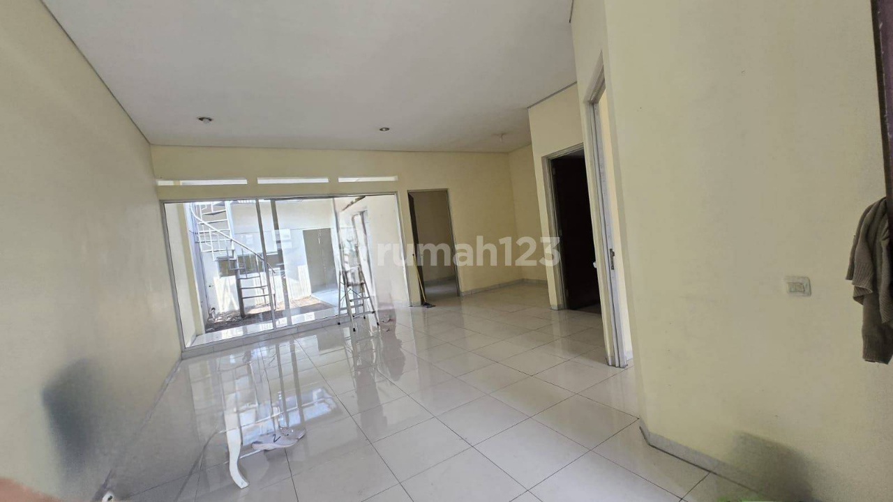 Spacious 3-Bedroom House with Garden in Cluster