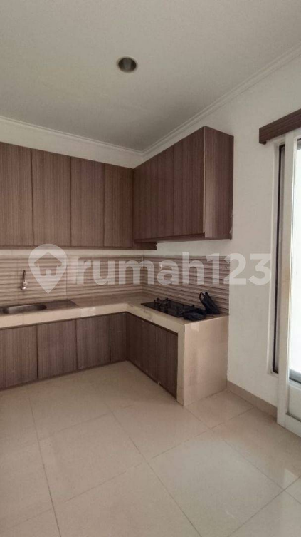 Comfortable Modern House with School Nearby