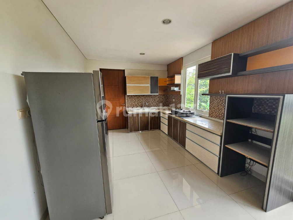 Luxury Lake View House with 4 Bedrooms