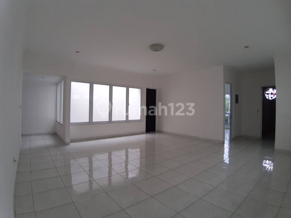 Modern House Near MRT Cipete with 5 Bedrooms