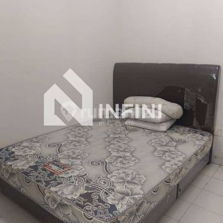Spacious 4-Bedroom House with Modern Kitchen