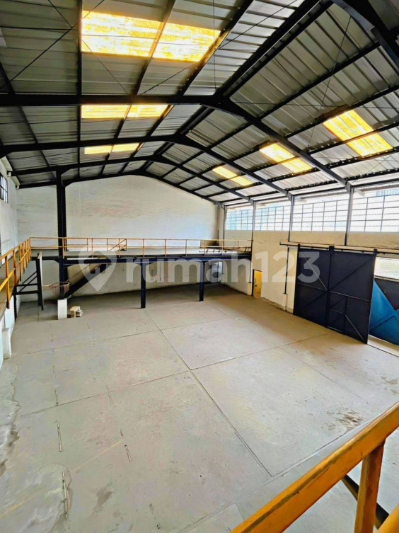 Large Commercial Warehouse with Retail Space