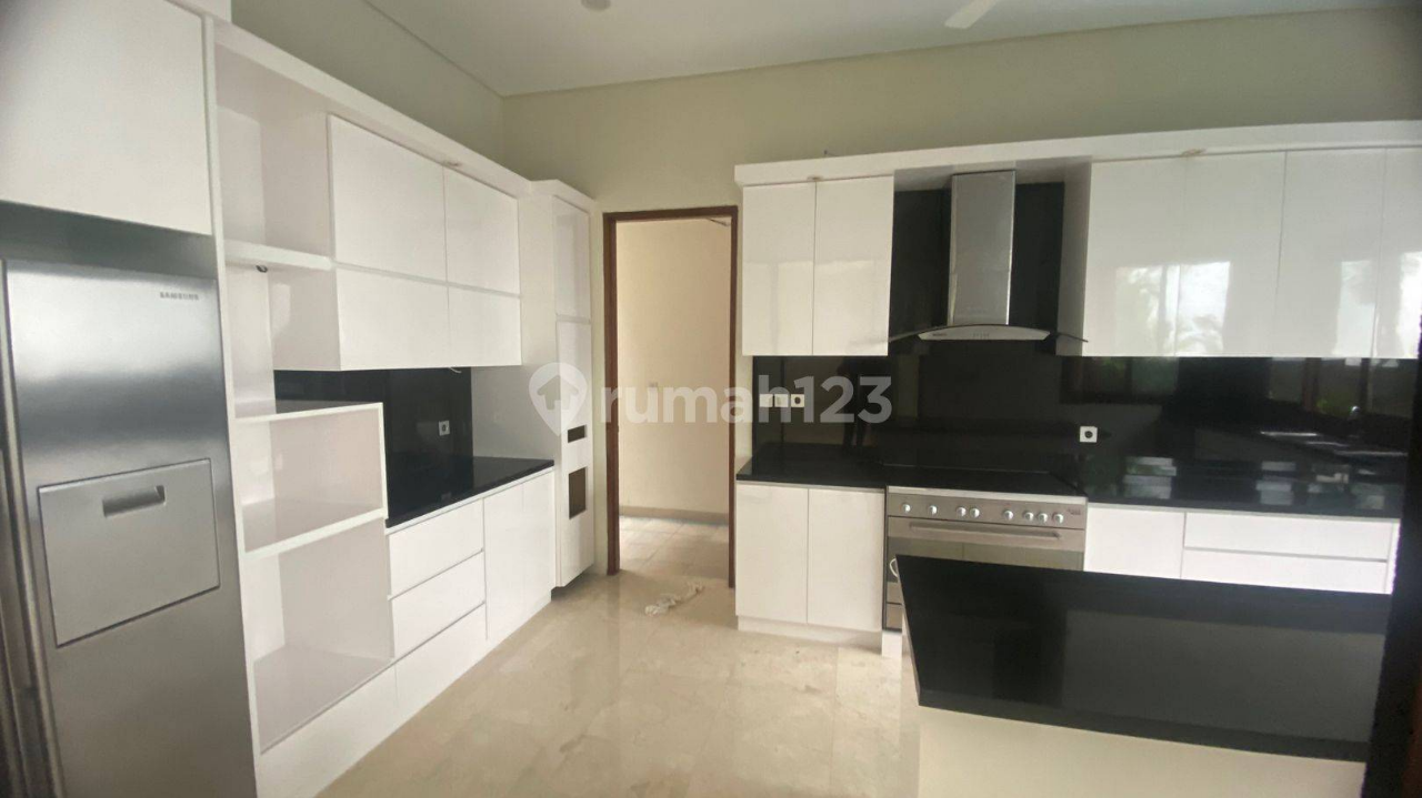 Luxurious 5-Bedroom House with Pool in Kemang