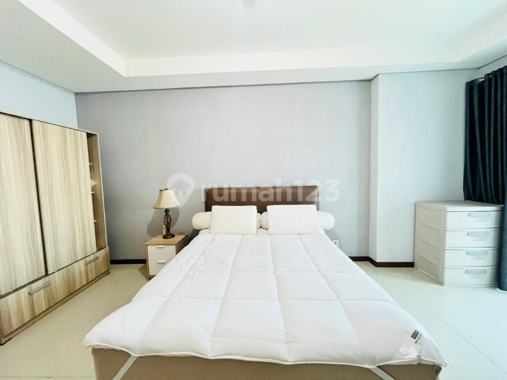 Modern Greenbay Apartment Near Baywalk Mall