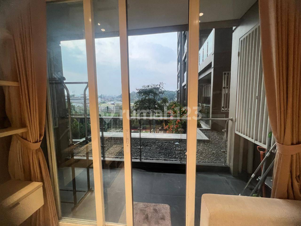 Furnished 2BR Landmark Residence with Mountain View