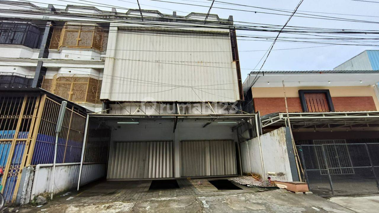 Commercial Shophouse on Cendrawasih, Three Floors