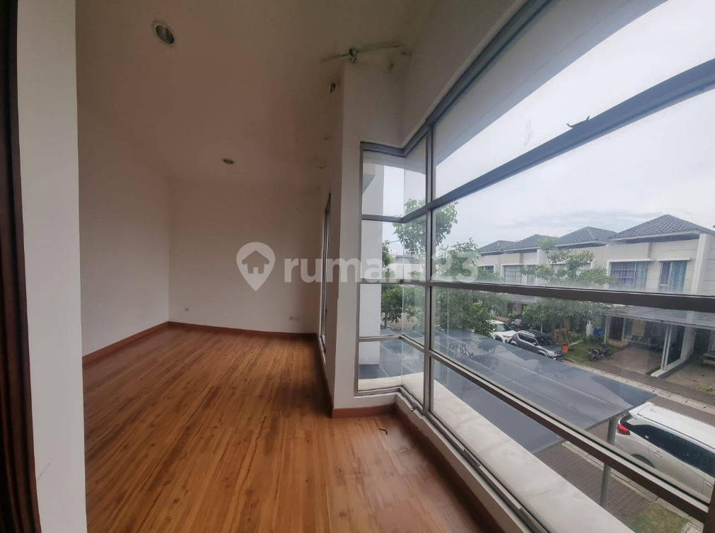 Modern 3-Bedroom House in Golf Island