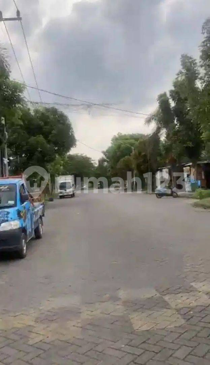 Spacious Warehouse with Container Access in Gresik
