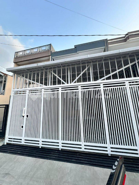 Spacious Two-Story House in Turangga City Center