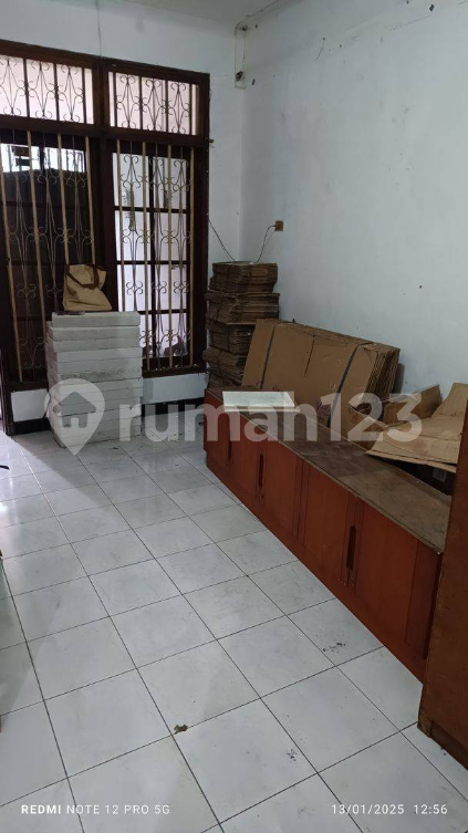 5 Bedroom House Near Market and Schools