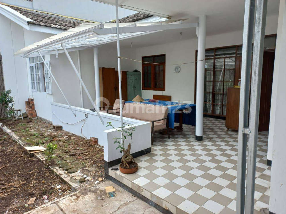 Furnished House Near Gunung Batu with Garden