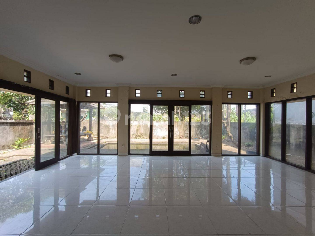 Spacious Two-Story House with Pool in Renon