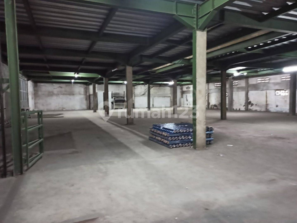Large Industrial Warehouse Space with Private Power