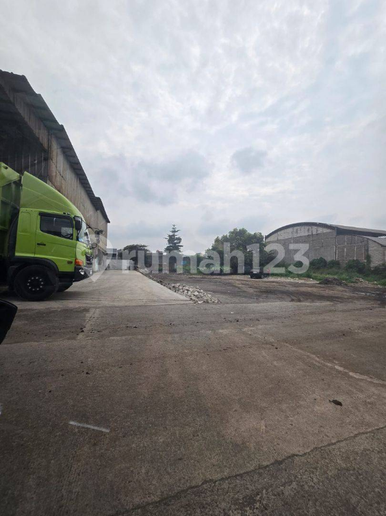 Spacious Warehouse Ready for Container Access