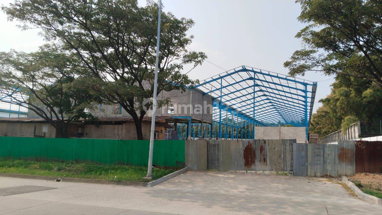 Modern Warehouse with Office Space and Parking