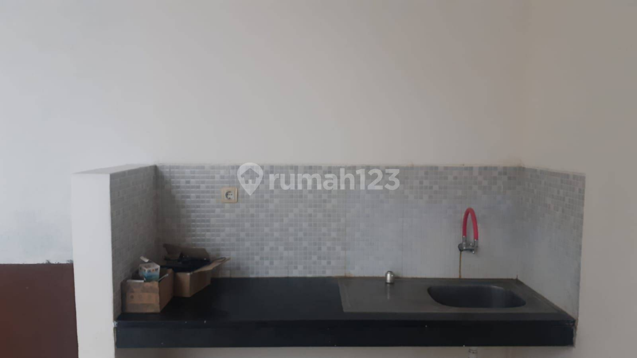 Modern 2-Bedroom House with Carport
