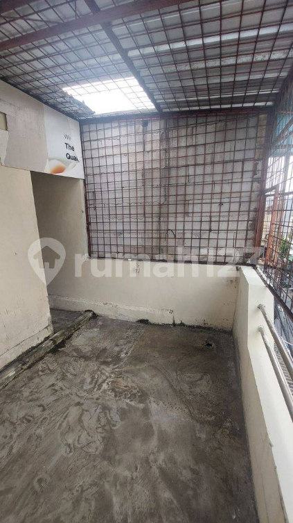 3-Story Townhouse with Commercial Potential