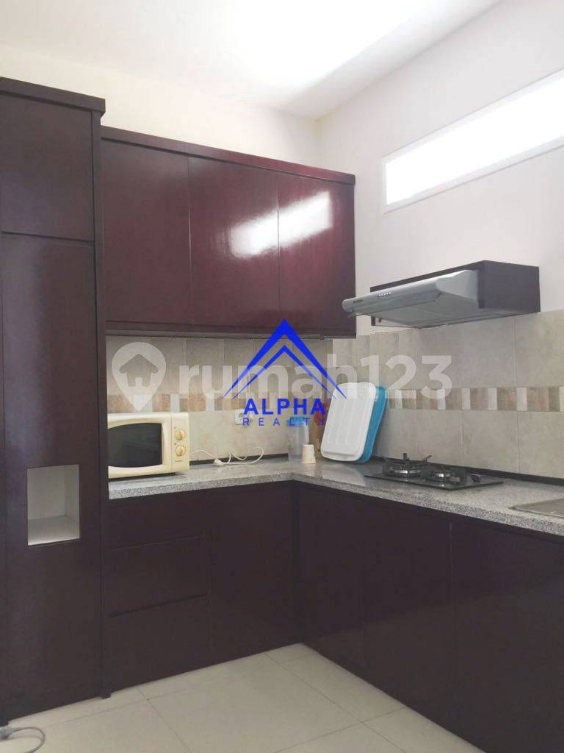 Spacious 4-Bedroom House with Garden and Carport