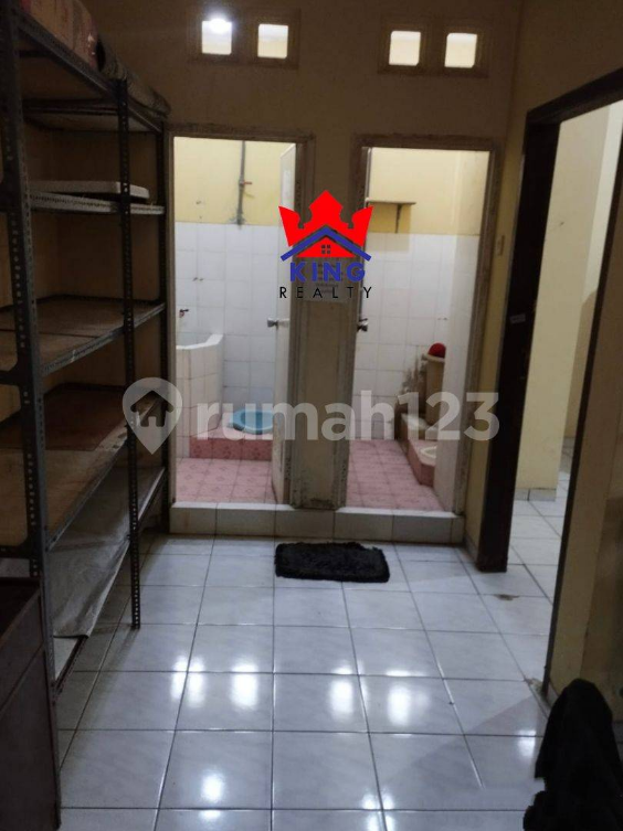 5 Bedroom House for Rent in Semarang Timur