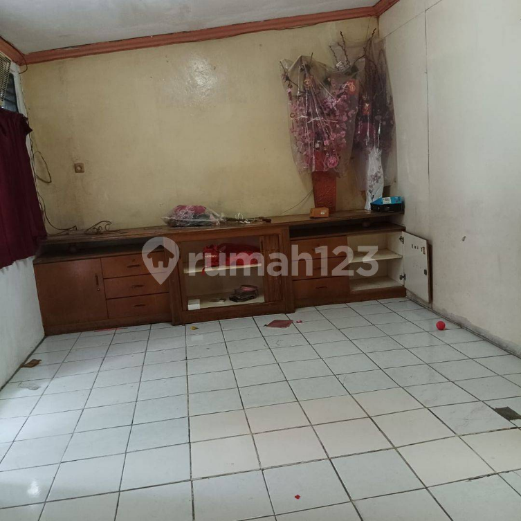 6x13m House in Jelambar with 3 Bedrooms