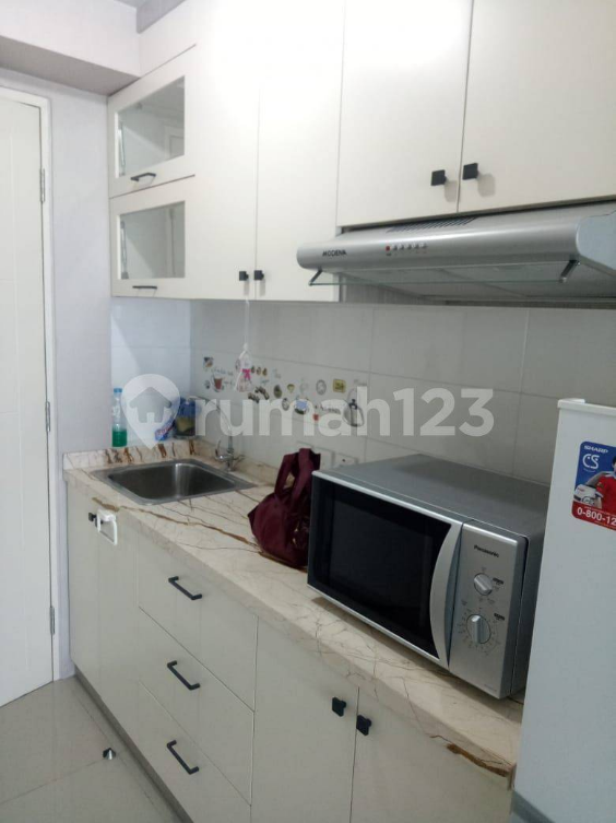 Modern 1BR Apartment Near Tanglin Pakuwon Mall