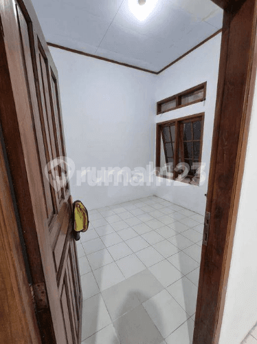 Spacious 3-Bedroom House in Taman Kopo Indah