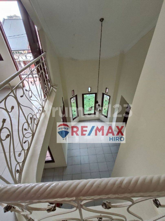 Spacious House Near LRT Station with International School