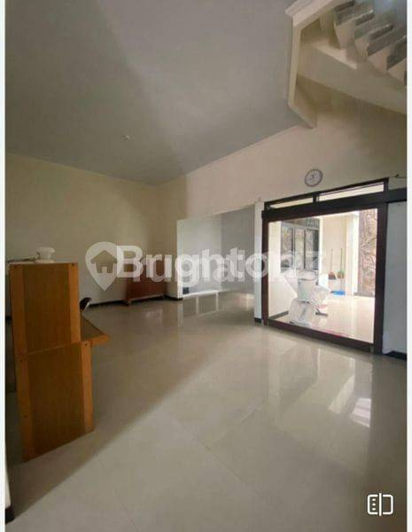 Spacious 5-Bedroom House with Furniture in Jemursari