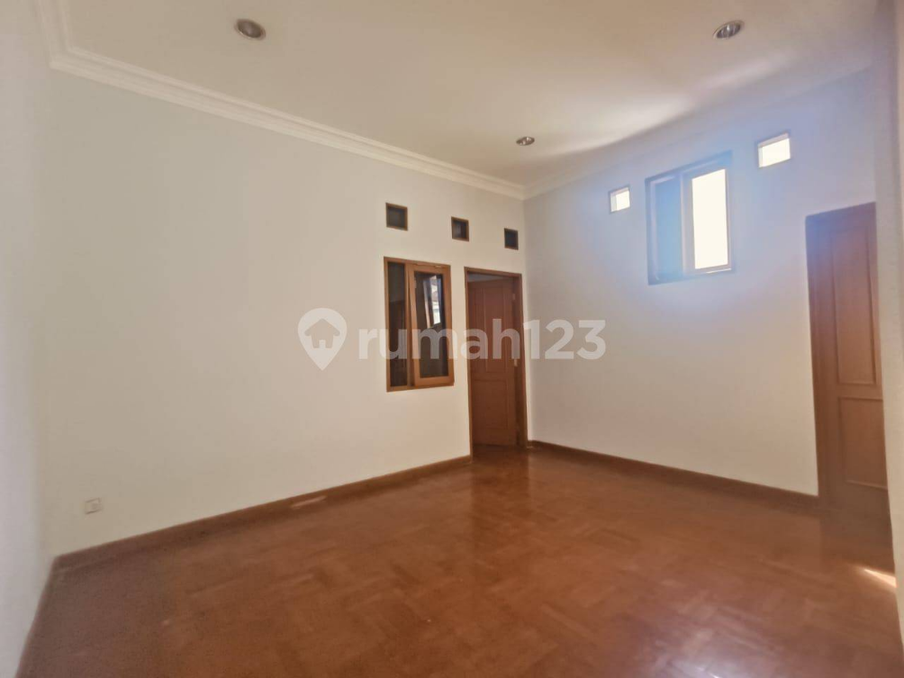 Spacious 3-Bedroom House in Setra Duta