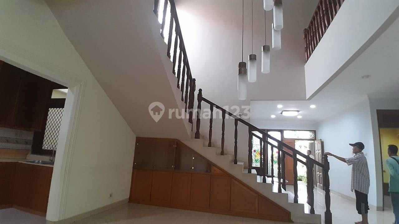 Spacious Kemang House with Pool and Garden
