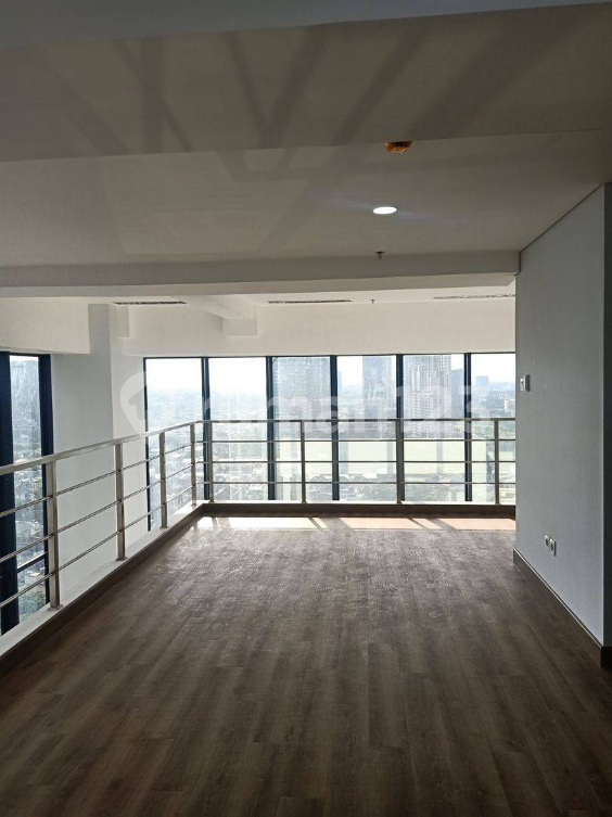 Modern SOHO Office with Panoramic City Views