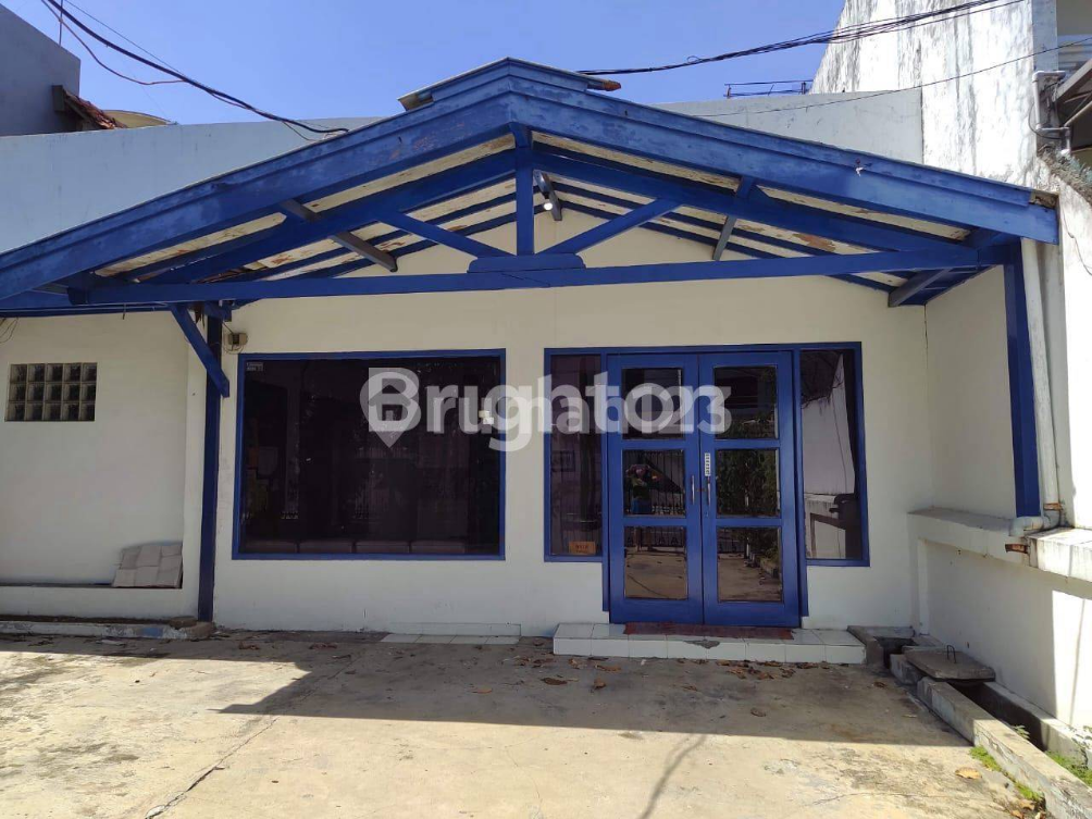 Large Central City House with 12 Bedrooms