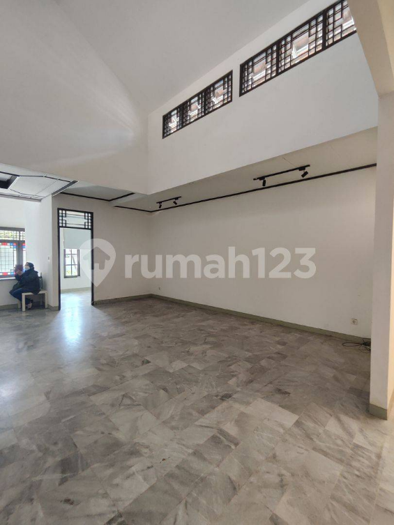Spacious House with Modern Layout in Quiet Area