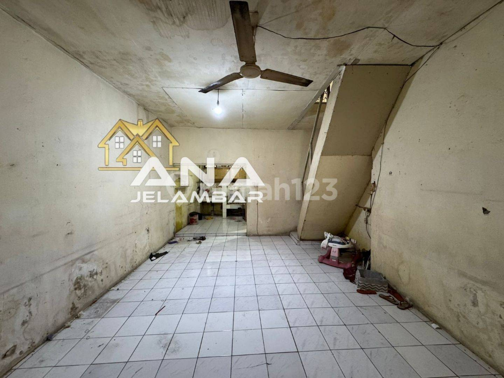 4.5x17m House on Main Jelambar Road