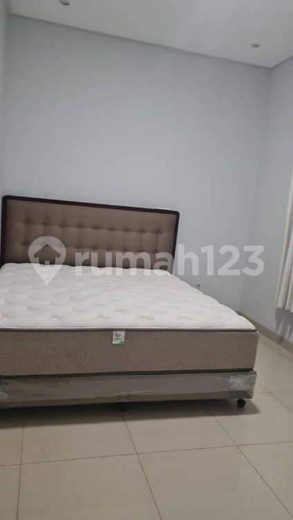 Spacious 5-Bedroom Green Lake House with AC