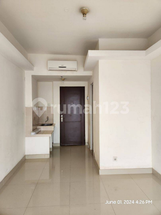 Bright Clean Studio Apartment with AC