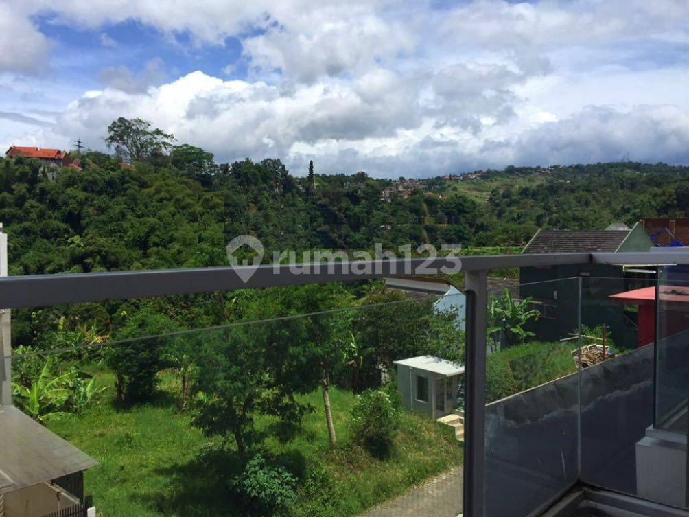 Spacious 4-Bedroom House with Garden and Carport