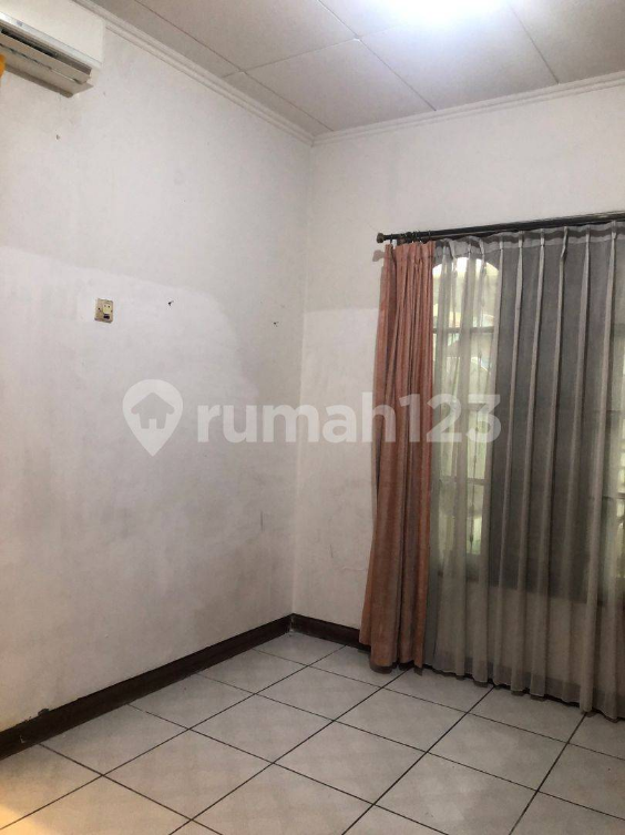 9-Bedroom Two-Story House with AC and Furnishings
