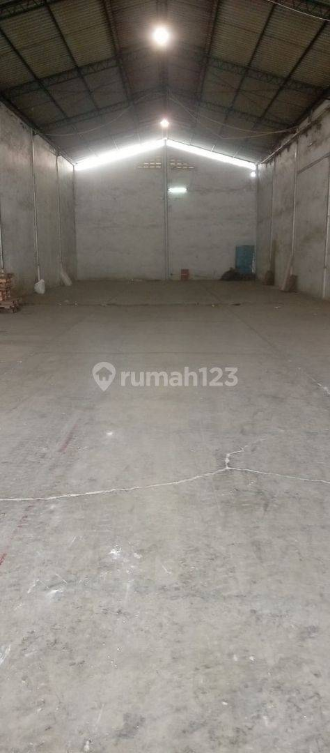 Large 700m2 Warehouse with Container Access