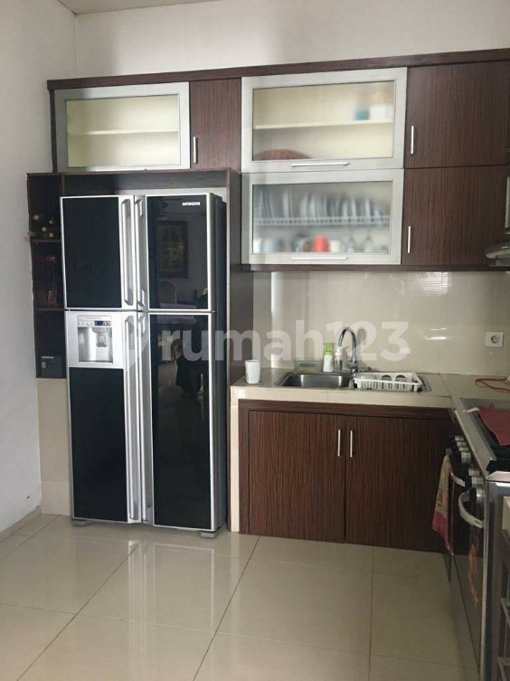 Modern House with Pool Near Simatupang Toll