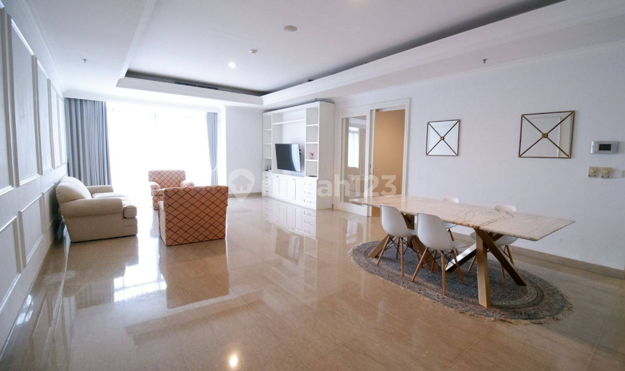 Luxurious 4-Bedroom Apartment with Private Lift