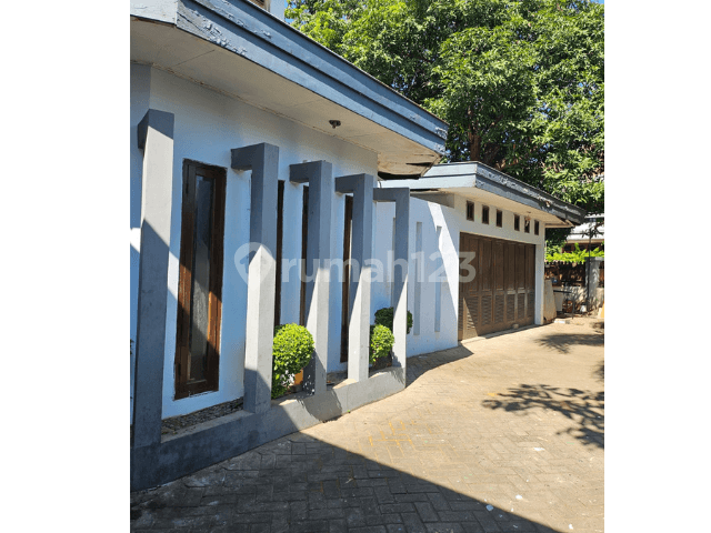 Spacious House Near BCA Diponegoro with Wide Access
