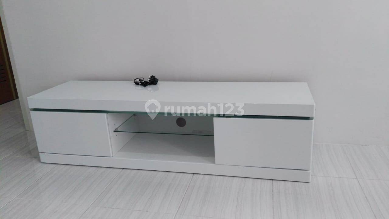 Semi-furnished 2BR Apartment near Pakuwon Mall