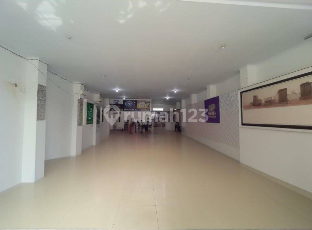 Spacious 3.5-Floor Commercial Building in Strategic Location