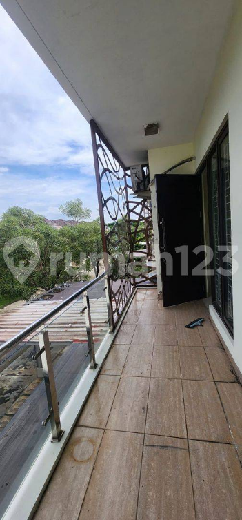 Modern 3-Bedroom House with Pool Access