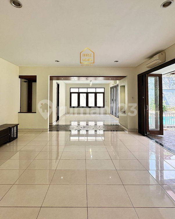 Tropical House with Pool in Kuningan