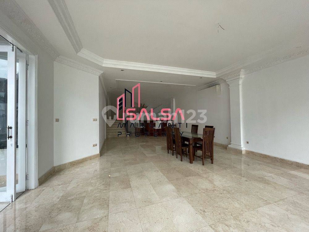 Luxurious 5-Bedroom House with Pool in Kemang